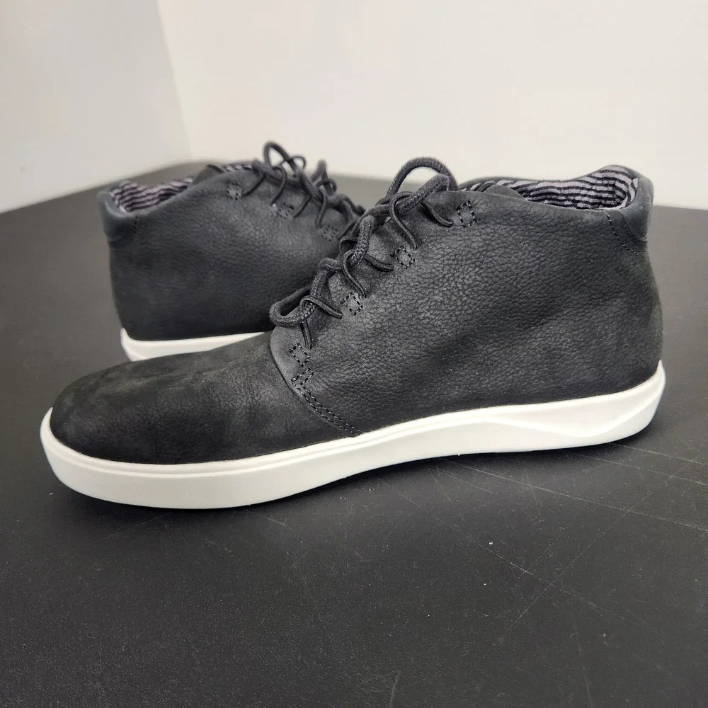 OluKai Nana Hele Mens Chukka Boots Fog Grey Leather Sneaker 10449-4040 Size 8.5